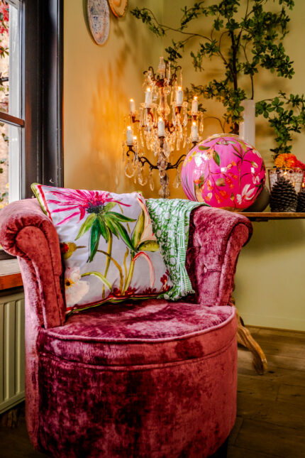 Doortje IJpelaar kussen Thistle Lily