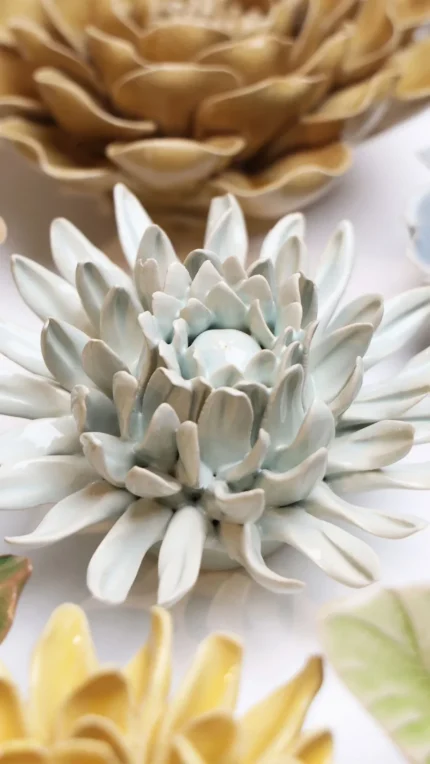 Keramieken bloem Chrysant blauw/groen (EG02)